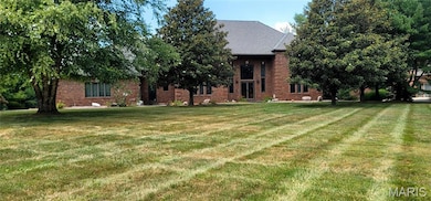 517 E Waters Edge Dr, Belleville, IL 62221 - photo 2