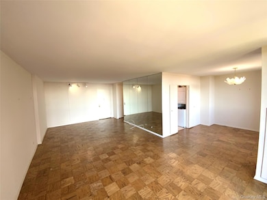 North Shore Towers unit 16S, Floral Park, NY 11005 - photo 2