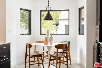 eat in nook off kitchen