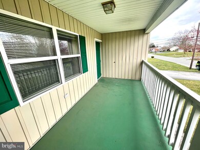 534 Warm Spring Rd unit 4, Chambersburg, PA 17202 - photo 2