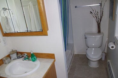5BathroomUpstairs