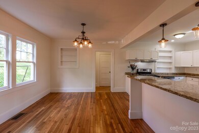 Dinning Area - Lead Glass Windows are the Bomb!