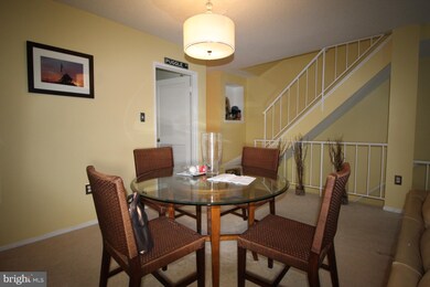 2373 Hunters Square Ct, Reston, VA 20191 - photo 6