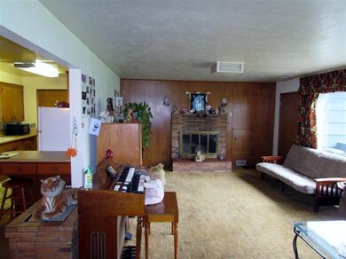 425 Hazel St, Central Point, OR 97502 - photo 2