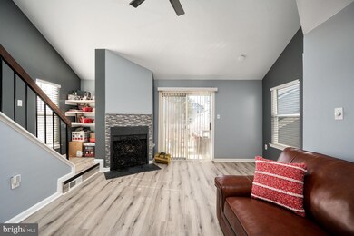 4398 Pembrook Village Dr unit 92, Alexandria, VA 22309 - photo 7