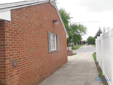 4362 290th St, Toledo, OH 43611 - photo 2