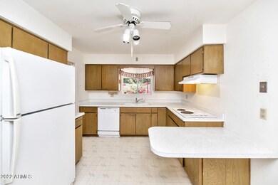 Large Kitchen #3