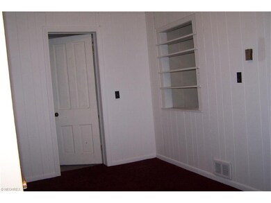 Narrow living room with the entrance here behind y