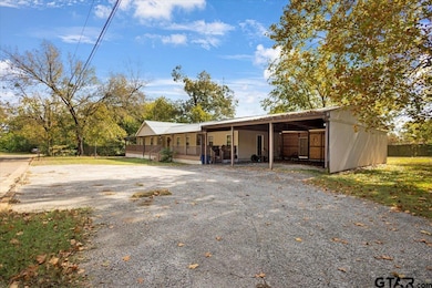 204 W Tarbutton St, Troup, TX 75789 - photo 3