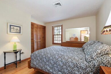 012-photo-master-bedroom-6830342