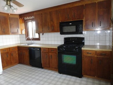 46 Geana Ln, Lowell, MA 01852 - photo 3