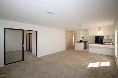 846 Faull A - Living Room