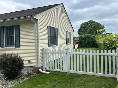 172 Maple St, East Longmeadow, MA 01028 - photo 4