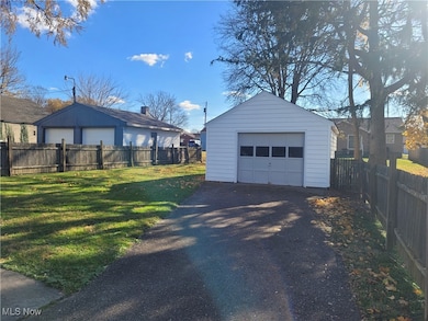 418 W Wilson St, Struthers, OH 44471 - photo 2