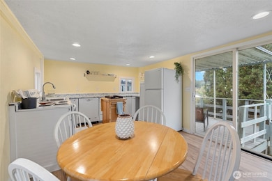 1320 N Oak Harbor St unit 107, Oak Harbor, WA 98277 - photo 7