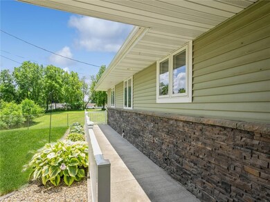 1401 W 3rd Street Place N, Newton, IA 50208 - photo 3