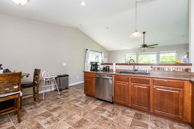 Lots of space in this kitchen!