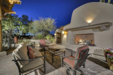007_Front Courtyard Living