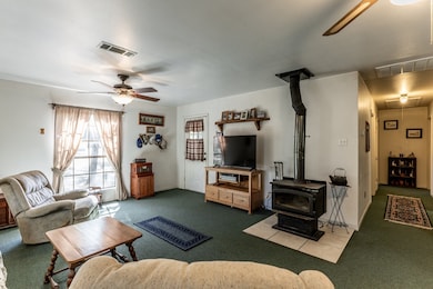 130 Hilltop Lsv Dr, Huntsville, TX 77320 - photo 4