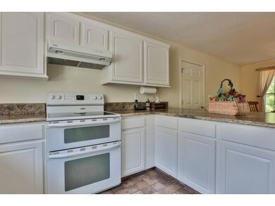 21 Birchview Dr, Dunbarton, NH 03046 - photo 3