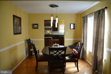 5711 Silk Tree Dr, Riverdale, MD 20737 - photo 4