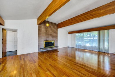 1110 Crown Ave, Central Point, OR 97502 - photo 4