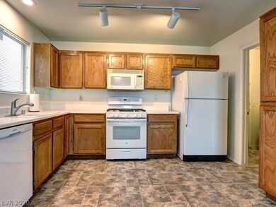 Nice Kitchen w/New Flooring!