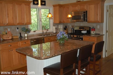 21 Meadow View Rd, Oak Bluffs, MA 02557 - photo 3