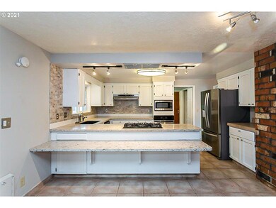 831 SW 28th St, Troutdale, OR 97060 - photo 2