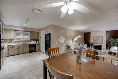 Kitchen & Dining Area