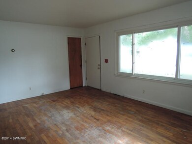 1525 Colgrove