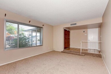 Formal Living Room_Entry