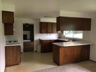 1461 Honeysuckle Ave, Medford, OR 97504 - photo 4