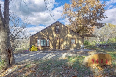 7444 Barnes Dr, Kansas City, KS 66109 - photo 2