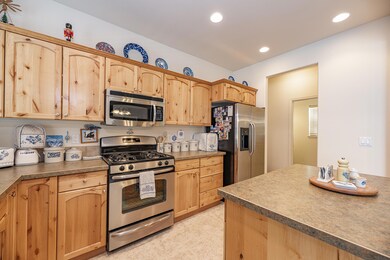 21274Woodruffpl-Kitchen2