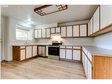 3685 Westleigh St, Eugene, OR 97405 - photo 3