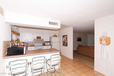 Kitchen/Breakfast Bar
