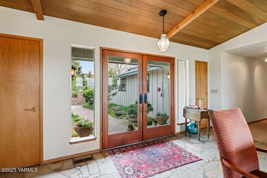 1081MaplewayRd-5