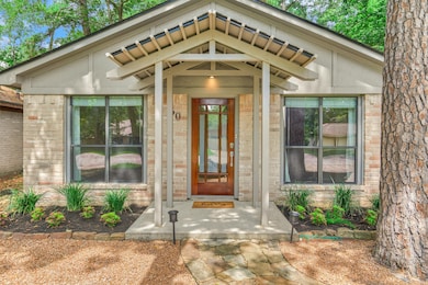 Fresh landscaping, curb appeal, terrific storage p