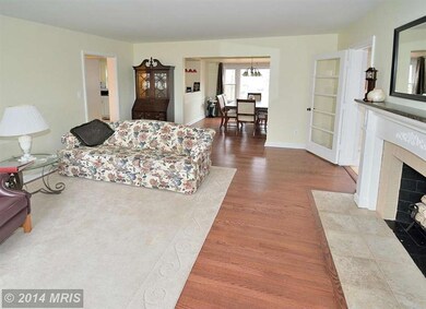 9102 Courtley Ct, Fairfax, VA 22031 - photo 4