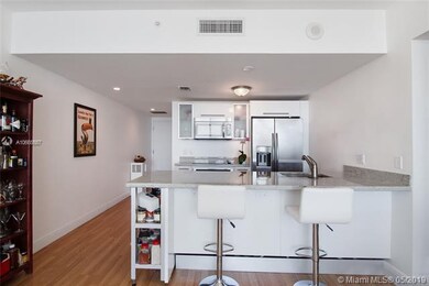Breakfast Bar and Kitchen