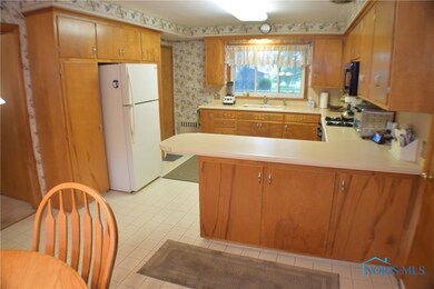 711 W College Ave, Woodville, OH 43469 - photo 5