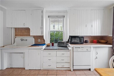 115 N Bend St, Pawtucket, RI 02860 - photo 4