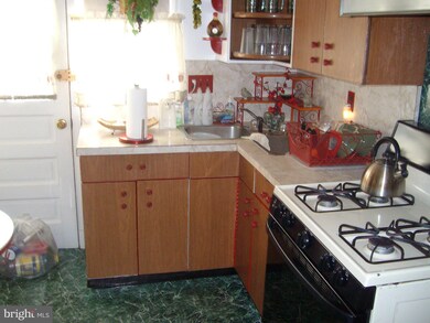 5807 Plumer Ave, Baltimore, MD 21206 - photo 5