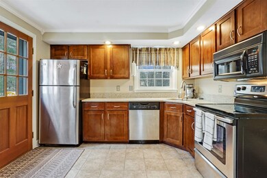 19 Colonial Ave, Nashua, NH 03062 - photo 4