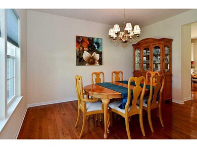 Dining Room. Solid Hardwood Floor in Dining room t