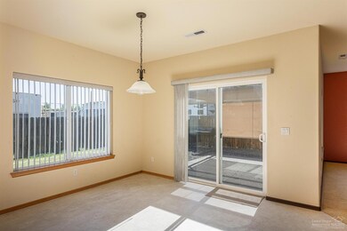 2118 NW Cedar Ave, Redmond, OR 97756 - photo 7