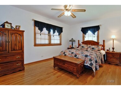 1236 Catalpa Ln, Naperville, IL 60540 - photo 7