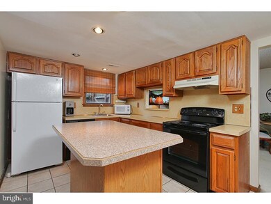10 Honeysuckle Ln, Swedesboro, NJ 08085 - photo 5