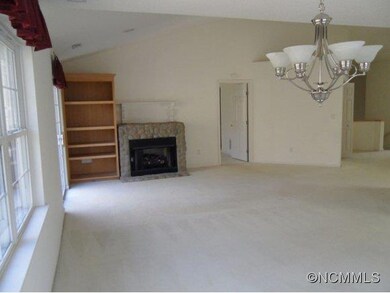 Great room, vaulted ceiling